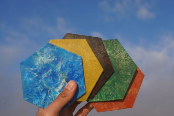 Placas de plástico reciclado fabricadas por Círculo Eco en Atacama