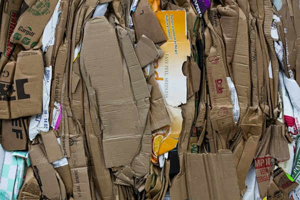 Envases y embalajes de cartón acumulados para reciclaje bajo la Ley REP de envases