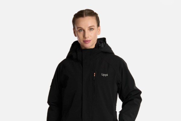 Chaqueta outdoor Lippi con materiales reciclados