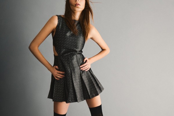 Modelo con vestido de autor de Palosanto