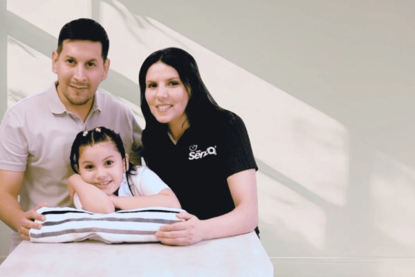 Familia fundadora de Senzai, pyme chilena de limpieza ecológica