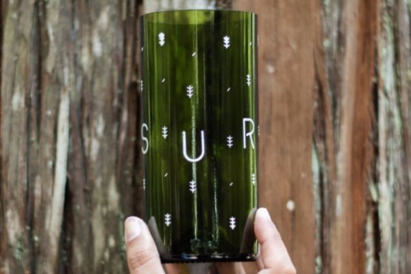 Productos de suprarreciclaje de Vivo en Pass hechos con botellas de vidrio