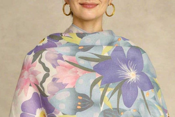 Pañuelo con flores nativas de Vuelvo al Sur